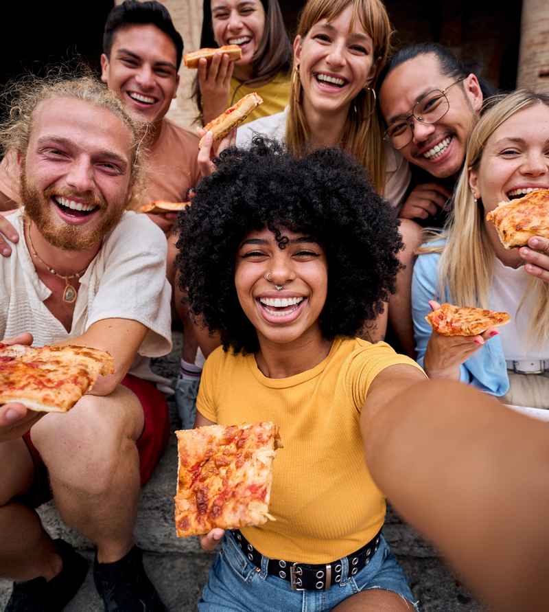 friends in pizza making class